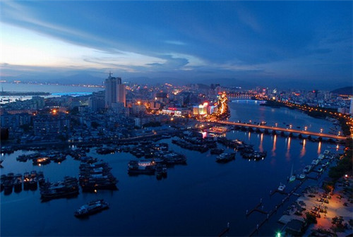 嗯呐嗯呐吧台小火锅